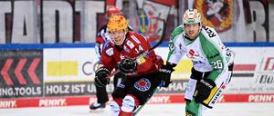 Hat es besser. Ross Mauermann (links) von den Fischtown Pinguins Bremerhaven hat natürlich als gebürtiger US-Amerikaner längst einen deutschen Pass. 
