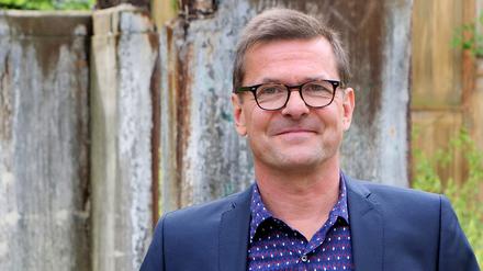 Johannes Unger ist Redakteur, Filmregisseur und Buchautor. Er leitet die Abteilung Dokumentation und Zeitgeschehen beim Rundfunk Berlin-Brandenburg (rbb).