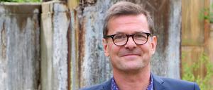 Johannes Unger ist Redakteur, Filmregisseur und Buchautor. Er leitet die Abteilung Dokumentation und Zeitgeschehen beim Rundfunk Berlin-Brandenburg (rbb).