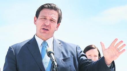
Floridas Gouverneur Ron DeSantis bei einer Pressekonferenz am 08. April 2021 in Miami, Florida. 