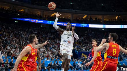 Kapitän Dennis Schröder spielt ein überragendes Turnier, konnte die Halbfinalniederlage gegen Spanien aber auch nicht verhindern.
