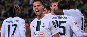 Grund zur Freude. Borussias Neuzugang Julian Weigl machte mit seiner Mannschaft ein überragendes Spiel.