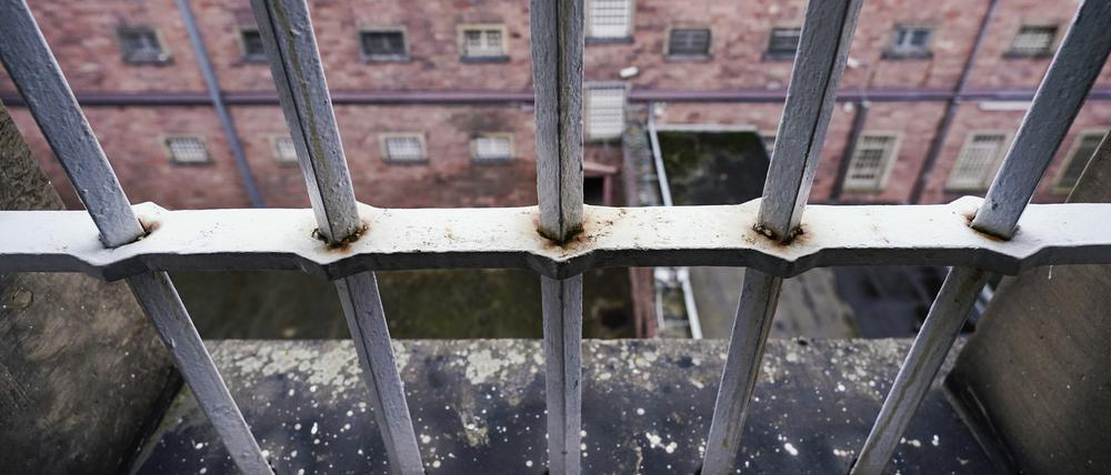 Fenstergitter in einem Gebäude des ehemaligen Gefängnisses in Heidelberg (Archivbild).