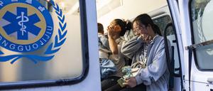 Eine Frau in einem Krankenwagen in der Stadt Ya (Provinz Sichuan) nach einem Erdbeben am 6. September 2022 (Symbolbild).