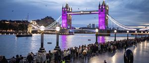 Stunden für wenige Sekunden. Warteschlange in London, um sich von der Queen zu verabschieden..