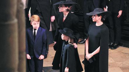 TOPSHOT - (From L) Britain's Prince George of Wales, Britain's Katharine, Duchess of Kent, Britain's Princess Charlotte of Wales and Meghan, Duchess of Sussex attend the state funeral and burial of Britain's Queen Elizabeth, at Westminster Abbey in London, Britain, September 19, 2022. (Photo by PHIL NOBLE / POOL / AFP)