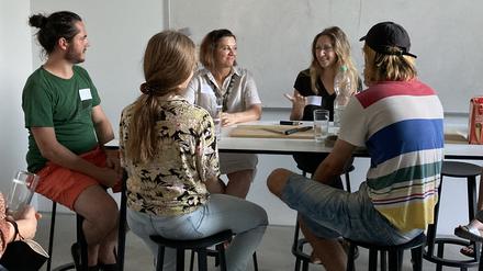 Teilnehmende des Residency-Programms im Co-Working Space in Berlin-Wedding.