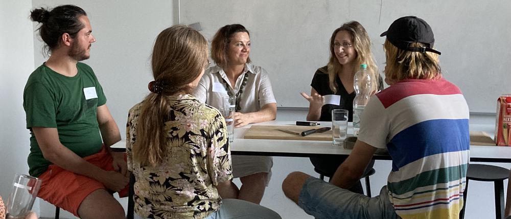 Teilnehmende des Residency-Programms im Co-Working Space in Berlin-Wedding.