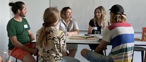 Teilnehmende des Residency-Programms im Co-Working Space in Berlin-Wedding.