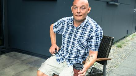 Andreas Bach war als Strafgefangener bis vor kurzem Chefredakteur der Berliner Gefangenenzeitschrift „Lichtblick“. Zurzeit bereitet sich der Malermeister im Offenen Vollzug auf seine Entlassung vor.