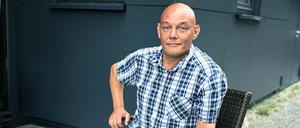 Andreas Bach war als Strafgefangener bis vor kurzem Chefredakteur der Berliner Gefangenenzeitschrift „Lichtblick“. Zurzeit bereitet sich der Malermeister im Offenen Vollzug auf seine Entlassung vor.