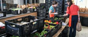 Obst und Gemüse sind bei den Tafeln in Deutschland derzeit Mangelware.