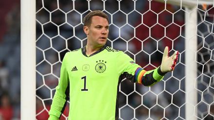 Manuel Neuer, Kapitän der deutschen Fußball-Nationalmannschaft, trug während der Europameisterschaft im vergangenen Jahr eine Regenbogenbinde.