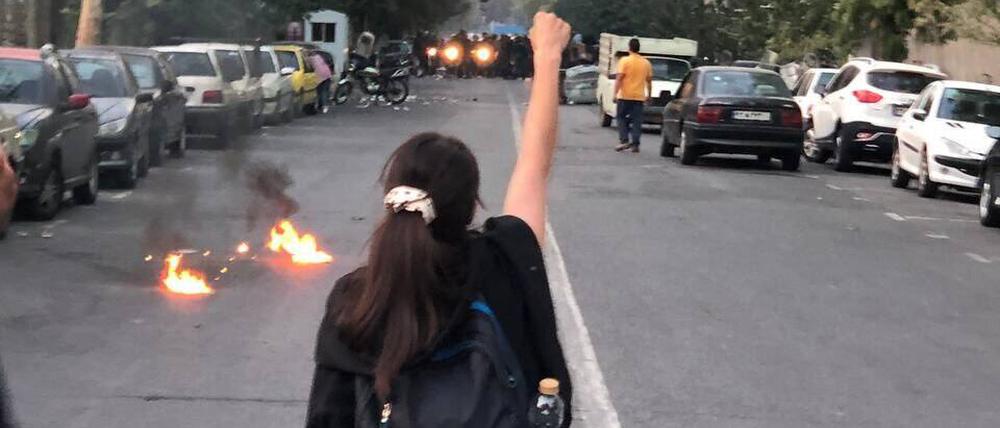 Zorn und Frust treiben Iranerinnen und Iraner auf die Straße.