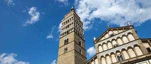 Ein Bild von der Toskana: Der Domplatz von Pistoia mit der Kathedrale San Zeno. Das traditionelle Traumziel vieler Deutscher wird immer öfter von rechts regiert, auch von weit rechts. 