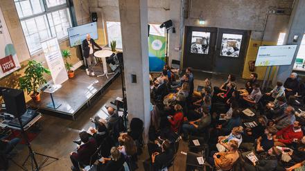 Die Preisverleihung im Impact Hub in Neukölln.