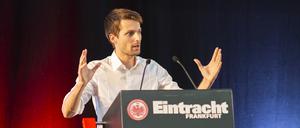 Dario Minden vom Fanbündnis „Unsere Kurve Frankfurt“ kritisiert die Menschenrechtslage im WM-Land Katar.