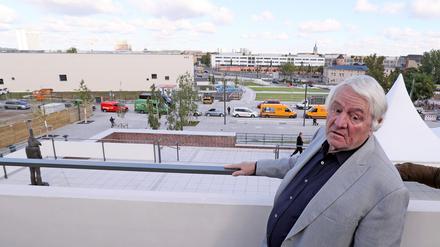 Hasso Plattner auf der Terrasse des Museum Minsk am Potsdamer Brauhausberg.