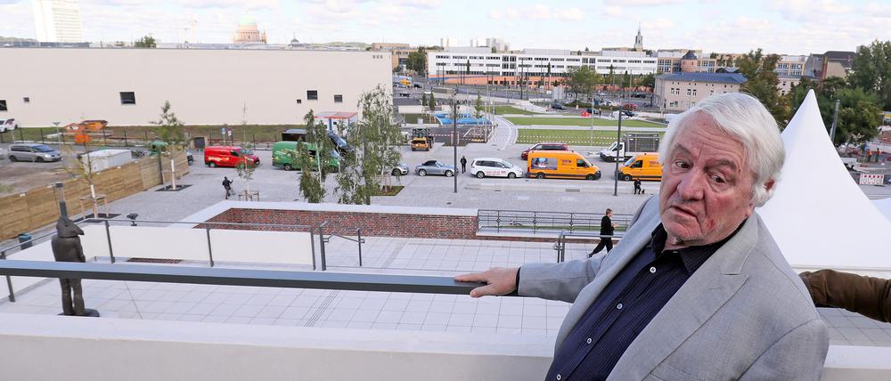 Hasso Plattner auf der Terrasse des Museum Minsk am Potsdamer Brauhausberg.