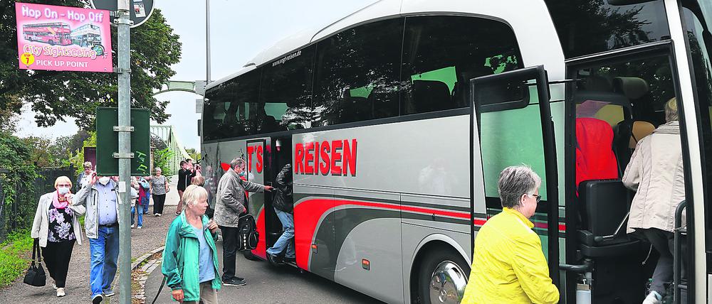 Immer mal wieder sind Reisebusse in Unfälle verwickelt. (Symbolbild)
