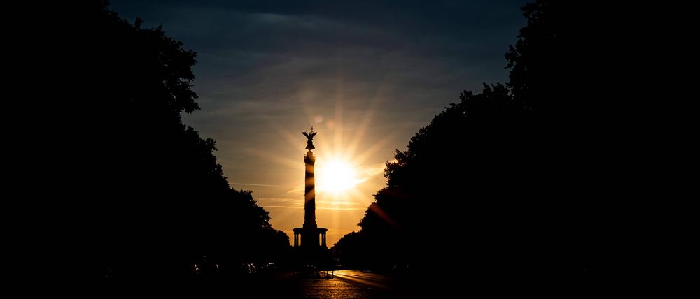 Berlin erwacht: Morgenstimmung eingefangen kurz nach Sonnenaufgang.