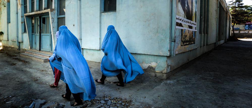 Ein Bild der Vergangenheit: Frauen im Jahr 2018 auf dem Weg zu den Parlamentswahlen in Kabul.