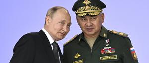 Russlands Präsident Wladimir Putin und Verteidigungsminister Sergej Schoigu.