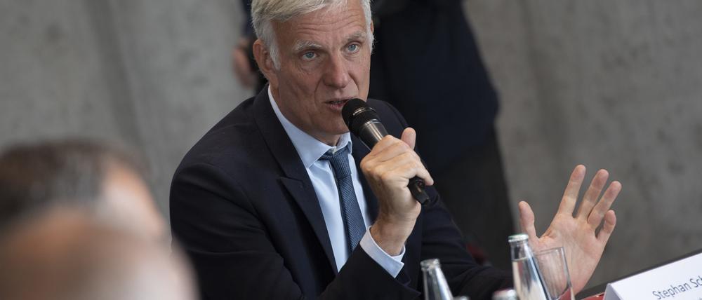 Um die Berliner Wirtschaft weiter zu stärken, fordert Wirtschaftssenator Stephan Schwarz (parteilos) eine Energiepreisbremse vom Bund.