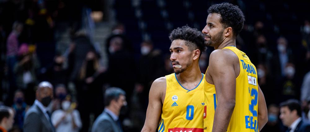 Zurück in Gelb. Johannes Thiemann (rechts) und Maodo Lo sind nach der EM bei Alba ins Training zurückgekehrt.