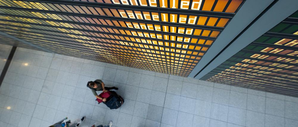 Fliegen oder nicht? Im Sommer sind Tausende Verbindungen wegen Personalmangels gestrichen worden.