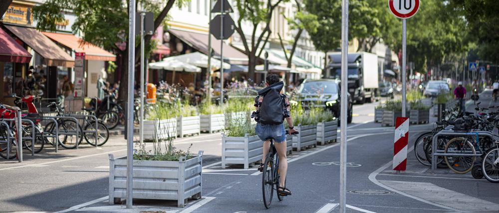 Das Straßen- und Grünflächenamt setzt mit der Verkehrsberuhigung im Bergmannkiez den Beschluss der Bezirksverordnetenversammlung DS/1457/V vom 30.10.2019 um. 