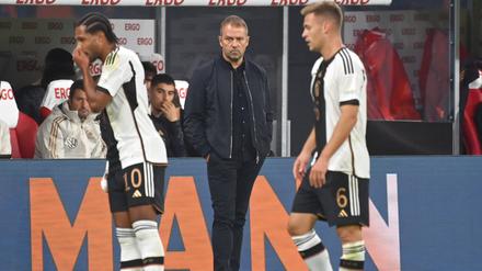 Böse Miene zum schlechten Spiel. Bundestrainer Flick war von seiner Mannschaft alles andere als begeistert.