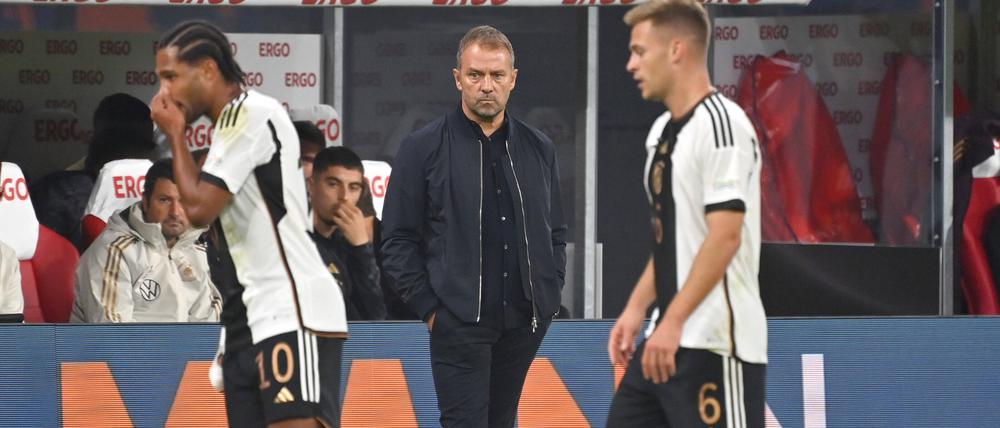 Böse Miene zum schlechten Spiel. Bundestrainer Flick war von seiner Mannschaft alles andere als begeistert.