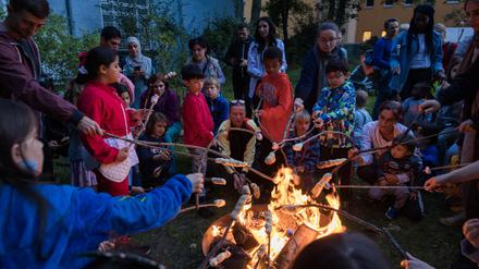 Die Familiennacht hat auch einige Lagerfeuer-Aktivitäten zu bieten.