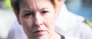 Franziska Giffey (SPD), Regierende Bürgermeisterin von Berlin, blickt ernst nach einem tödlichen Zwischenfall in der Näher der Gedächtniskirche, während sie sich vor Ort informiert. Ein Auto ist in der Nähe der Gedächtniskirche in Berlin in eine Personengruppe gefahren, ein Mensch ist gestorben. Das sagte ein Feuerwehrsprecher am Mittwoch. +++ dpa-Bildfunk +++