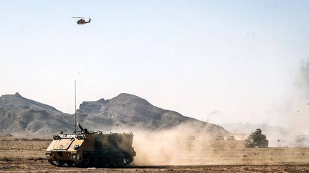 Streitkräfte der Mullahs bei einem Militärmanöver im zentraliranischen Nasrabad im September 2022.