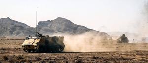 Streitkräfte der Mullahs bei einem Militärmanöver im zentraliranischen Nasrabad im September 2022.