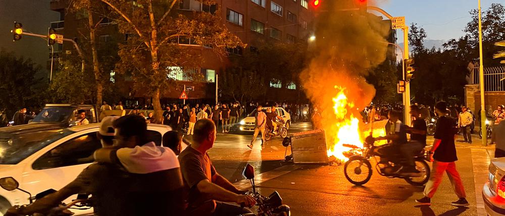 FILE PHOTO: A police motorcycle burns during a protest over the death of Mahsa Amini, a woman who died after being arrested by the Islamic republic's "morality police", in Tehran, Iran September 19, 2022. WANA (West Asia News Agency) via REUTERS ATTENTION EDITORS - THIS IMAGE HAS BEEN SUPPLIED BY A THIRD PARTY.   ATTENTION EDITORS - THIS PICTURE WAS PROVIDED BY A THIRD PARTY/File Photo