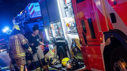 In den Wagen hat die Berliner Feuerwehr Spezialwerkzeug.