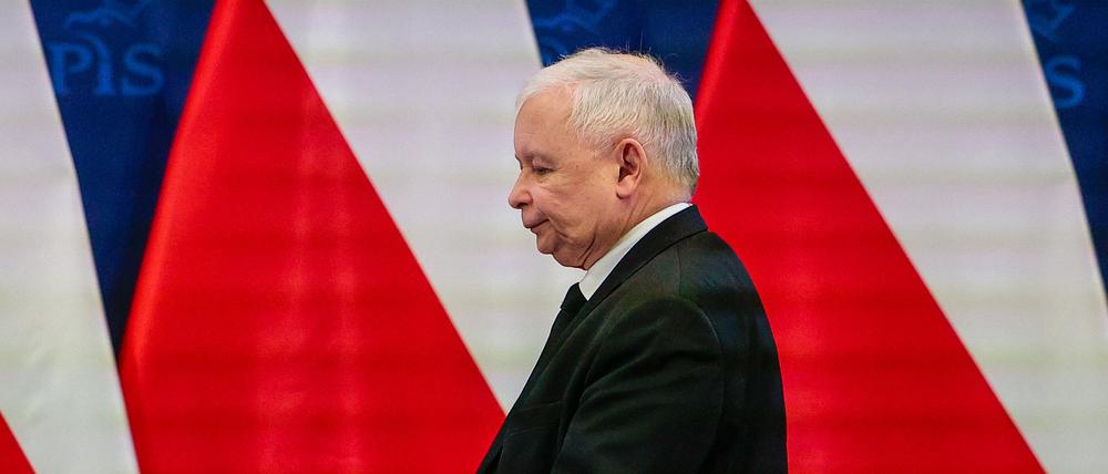 Fragwürdiges Kalkül. Jaroslaw Kaczynski, PiS-Vorsitzender, bei einem Treffen mit Anwohnern in Breslau.