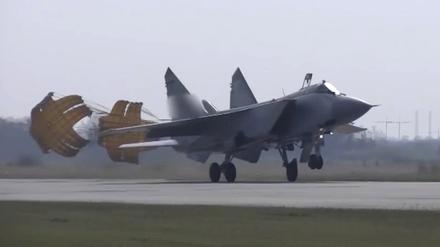 Ein MiG-31-Kampfjet der russischen Luftwaffe auf dem Luftwaffenstützpunkt Tschkalowsk im Gebiet Kaliningrad. 