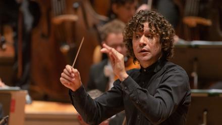 Robin Ticciati am Sonntag in der Philharmonie