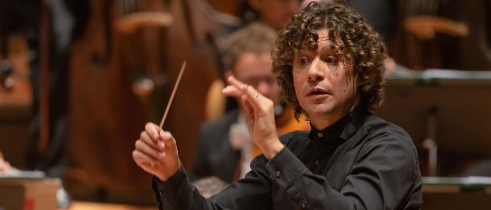 Robin Ticciati am Sonntag in der Philharmonie