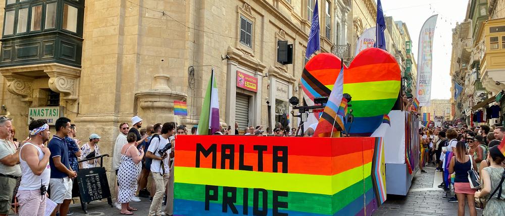 Ein Herz für Malta: Die Pride im September zieht durch die Innenstadt von Valletta.