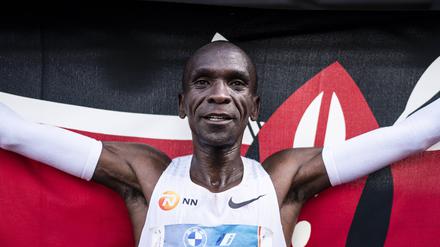 Eliud Kipchoge unterbot am Sonntag seine eigene Weltrekordzeit.
