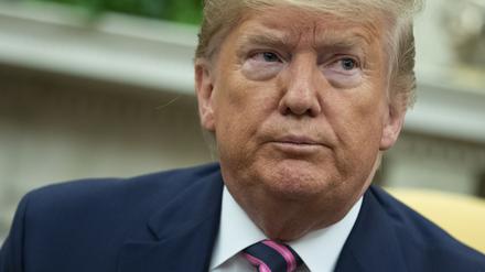 13.12.2019, USA, Washington: US-Präsident Donald Trump während eines Treffens mit Benítez (nicht im Bild), Präsident von Paraguay, im Oval Office im Weißen Haus. Foto: Evan Vucci/AP/dpa +++ dpa-Bildfunk +++ |