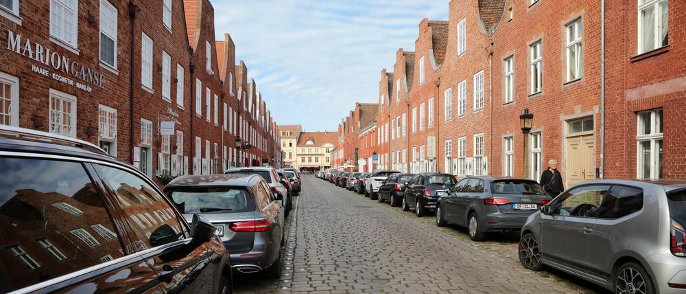Noch prägen parkende Autos das Bild in der Mittelstraße. Das soll anders werden.
