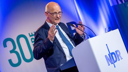 NDR-Intendant Joachim Knuth sieht die Notwendigkeit eines kulturellen Wandels in Führung und im redaktionellen Miteinander.