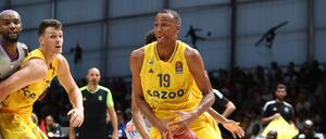 Louis Olinde (rechts) geht mit Alba als Titelverteidiger in die neue BBL-Saison.