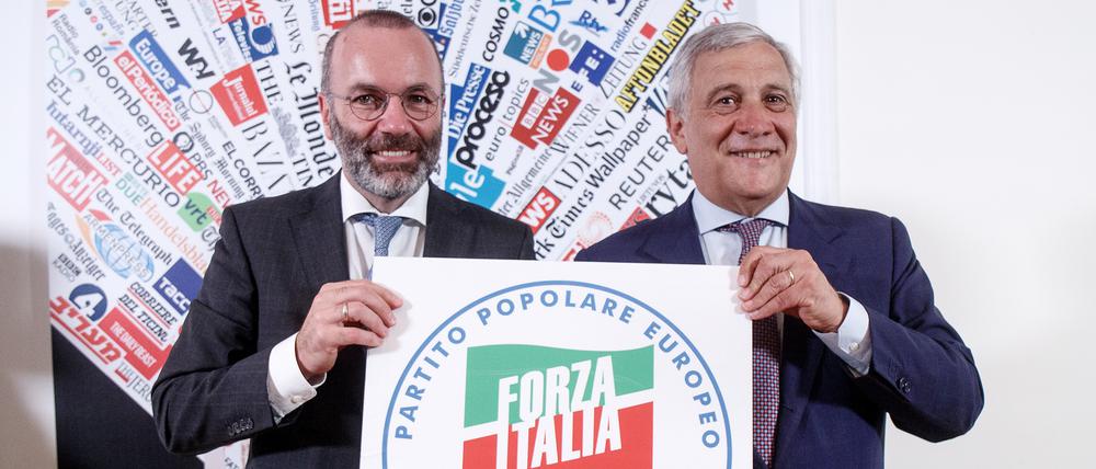 Umstrittene Wahlkampfhilfe. EVP-Fraktionschef Manfred Weber (links) und Ex-EU-Parlamentspräsident Antonio Tajani von der „Forza Italia“ im vergangenen August in Rom.